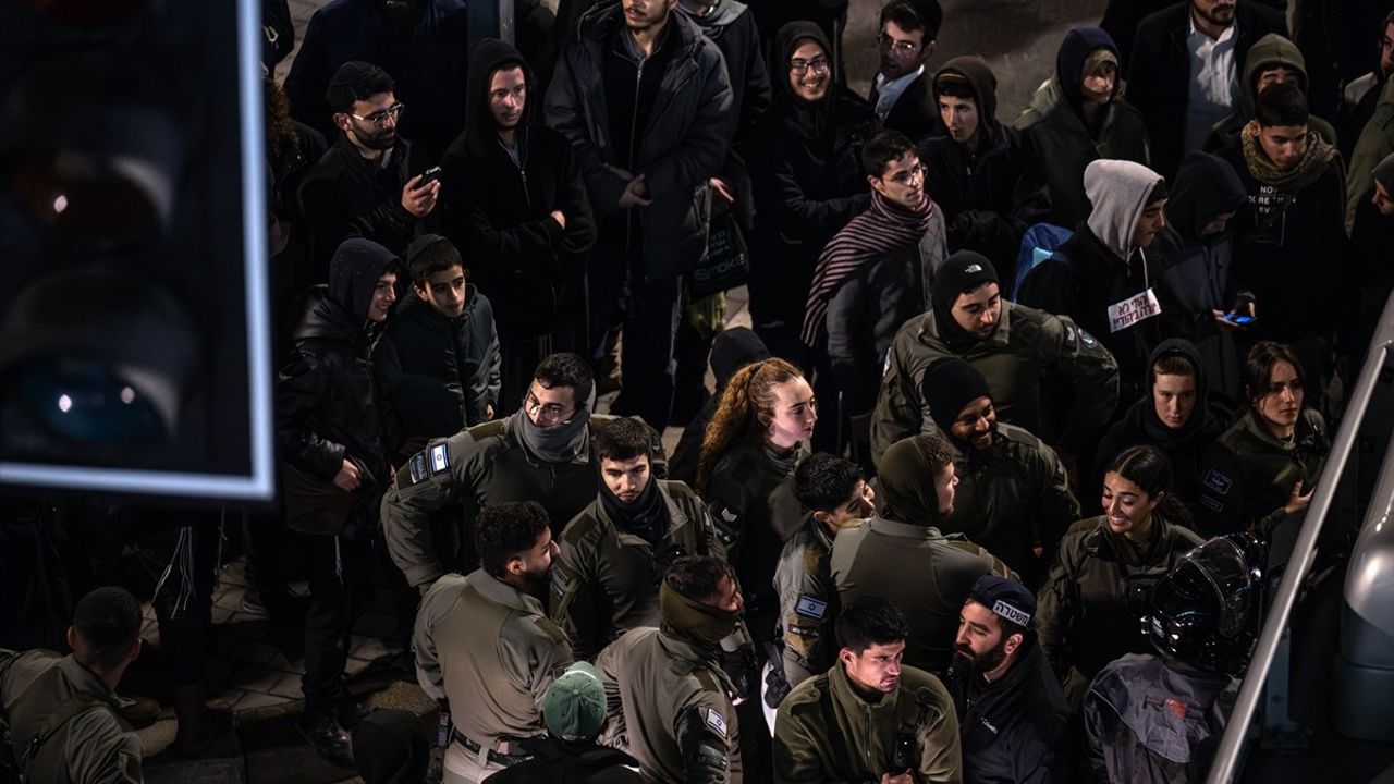 Batı Kudüs'te Aşırı Sağcı İsraillilerin Protestosu: Kalkilya'daki Olaylar Gerginliği Artırdı