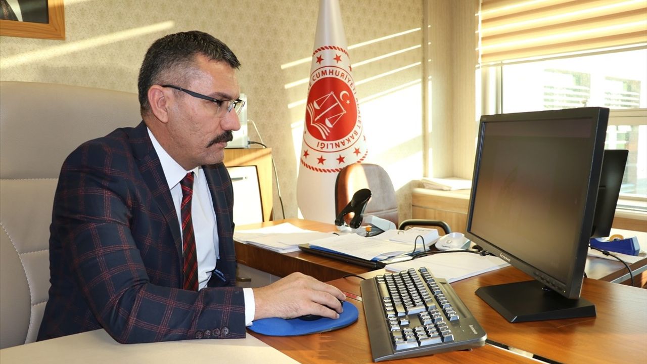 Batman Cumhuriyet Başsavcısı Murat Şahingöz, AA'nın 'Yılın Kareleri' Oylamasına Katıldı