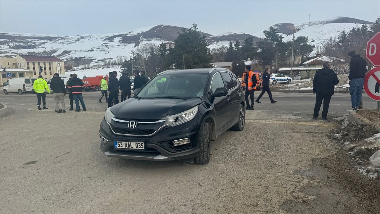 Bayburt'ta Cipin Çarptığı Sürücü Ağır Yaralandı