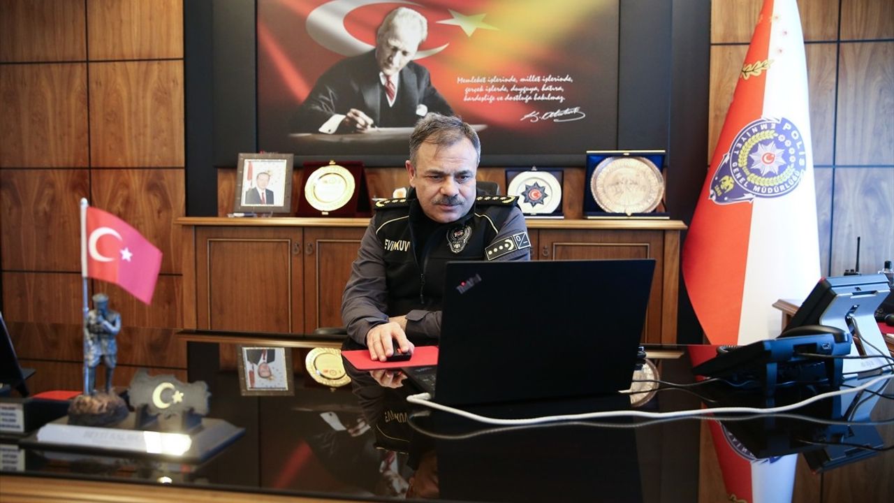 Bingöl Emniyet Müdürü Beyti Kalaycı, Anadolu Ajansı'nın 'Yılın Kareleri' Oylamasına Katıldı