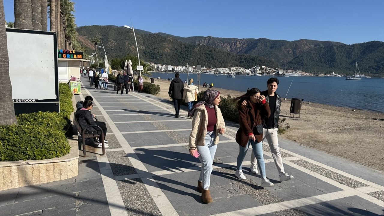 Bodrum ve Marmaris'te Yeni Yıl Coşkusu: Sahiller Dolu Dolu