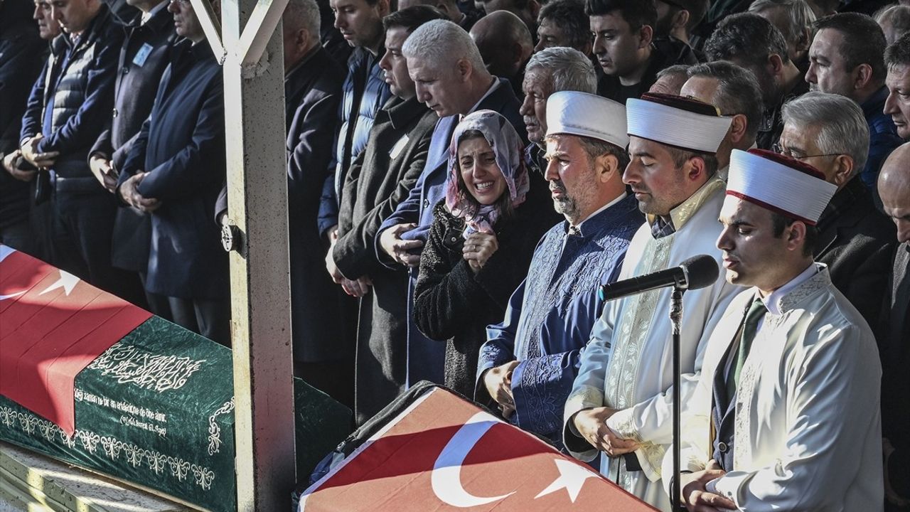 Bolu'daki Otel Yangınında Güngör Ailesi Son Yolculuğuna Uğurlandı