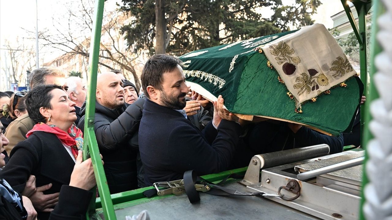 Bolu'daki Otel Yangınında Hayatını Kaybeden Genç, İstanbul'da Defnedildi