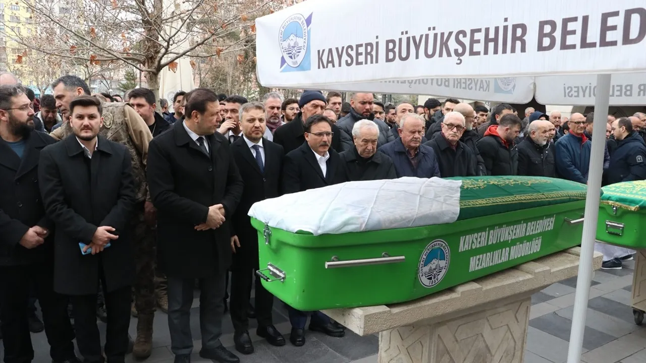 Bolu'daki Otel Yangınında Hayatını Kaybeden Öğrenci Eslem Uyanık Son Yolculuğuna Uğurlandı