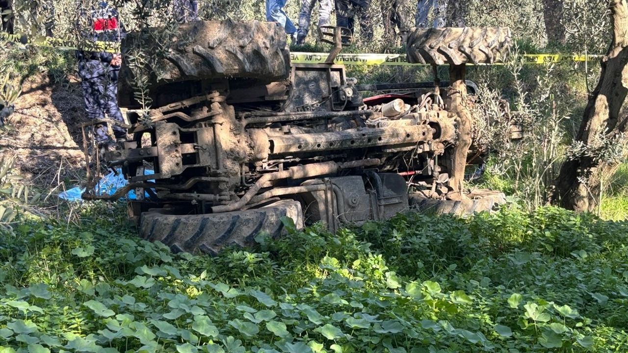 Bursa'da Devrilen Traktörün Sürücüsü Hayatını Kaybetti