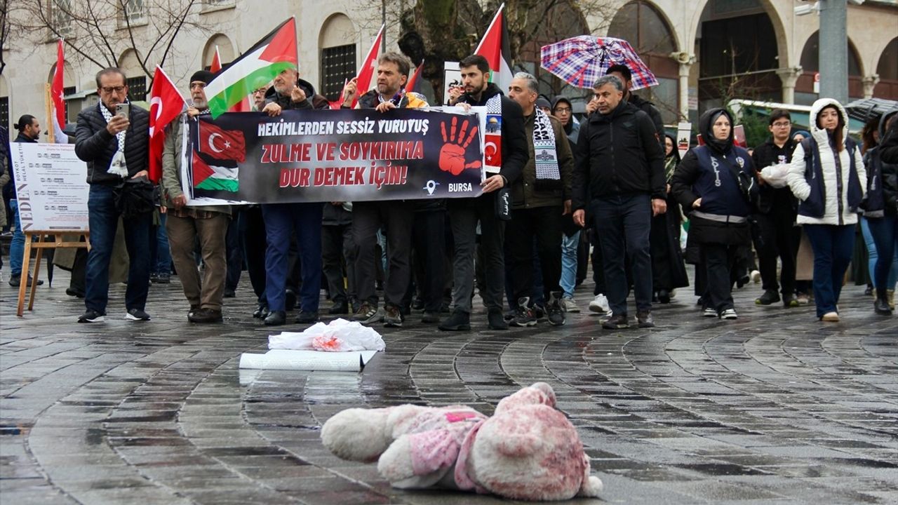 Bursa'da Sağlık Çalışanlarından Filistin'e Destek Yürüyüşü