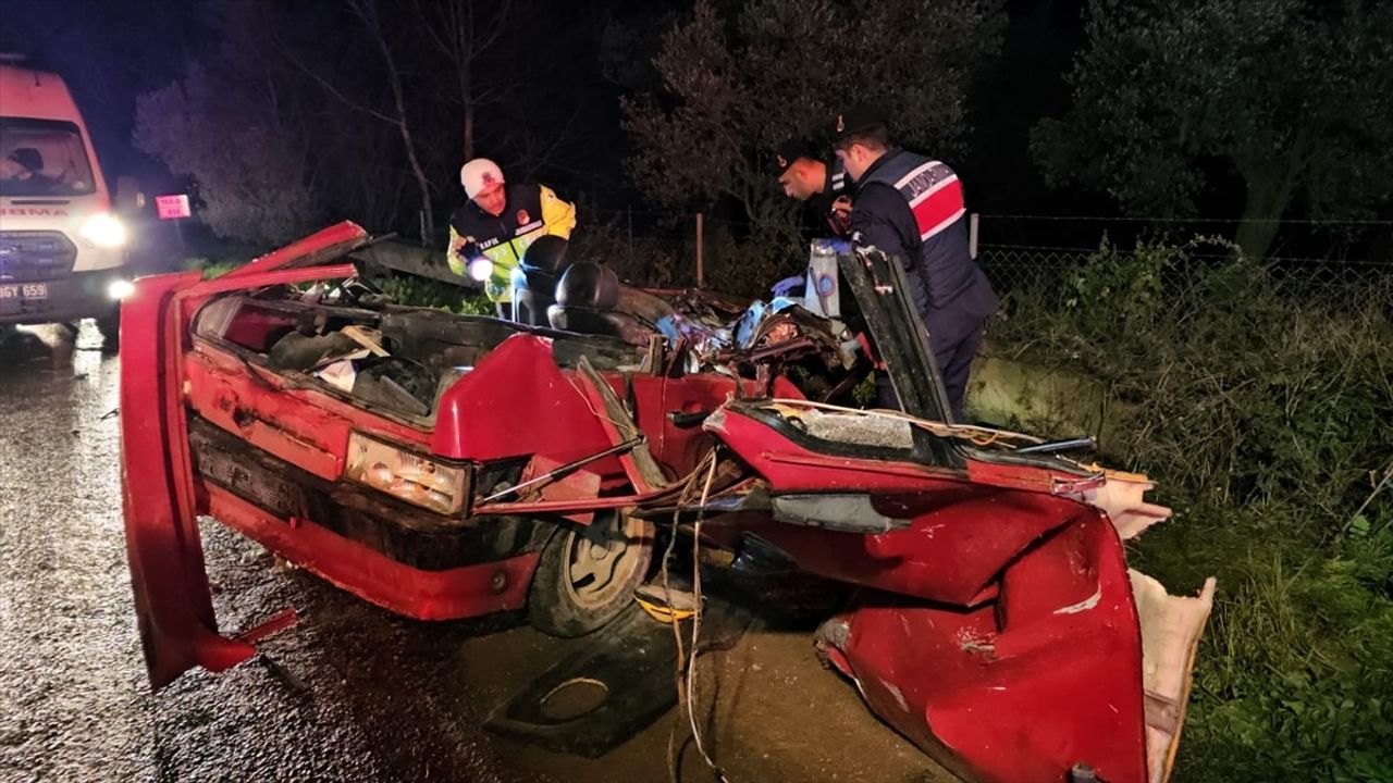 Bursa'da Tır-Otomobil Çarpışması: 1 Ölü, 2 Yaralı