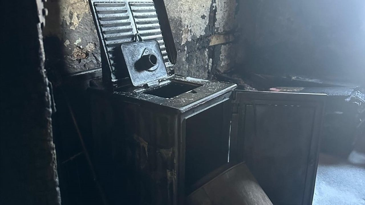 Bursa'da Yangın Faciası: 86 Yaşındaki Adam Hayatını Kaybetti