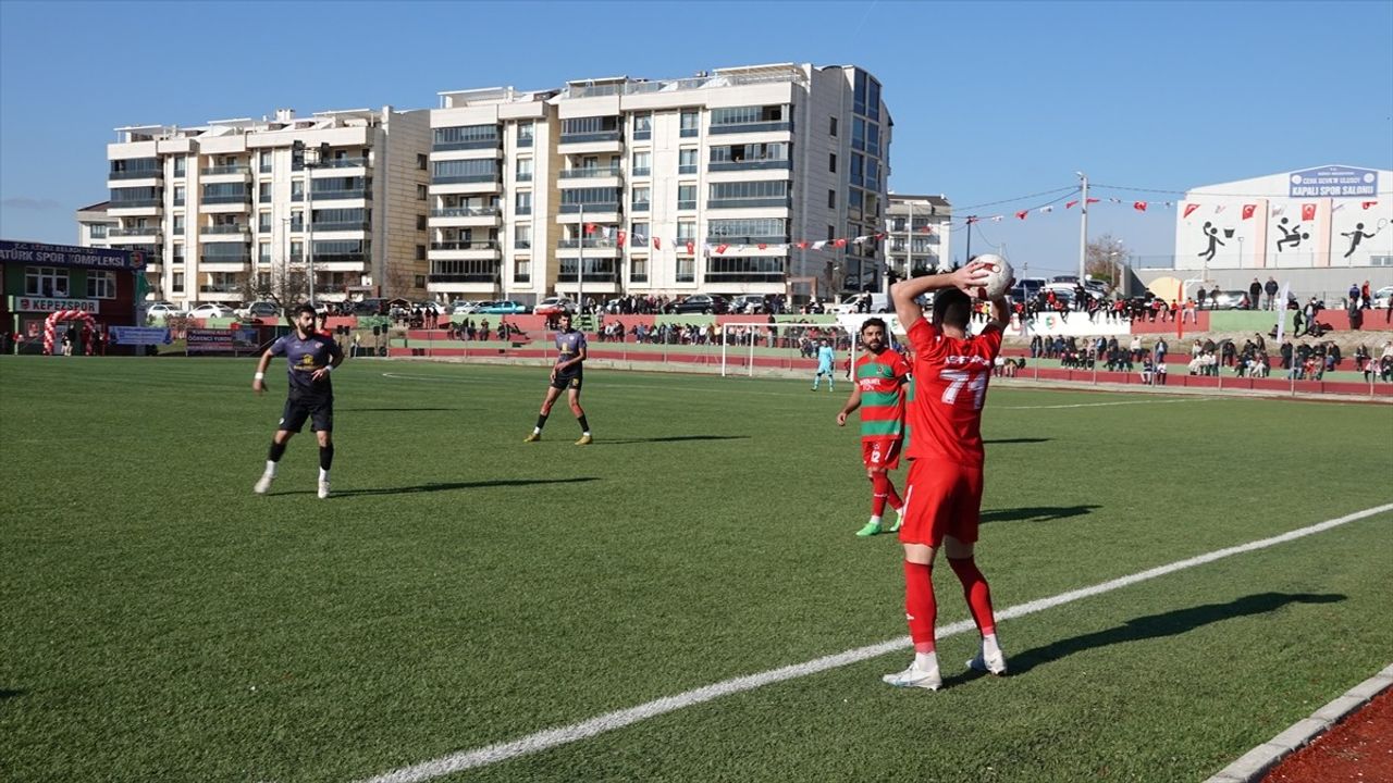 Çanakkale'de Dostluk Maçı: Kepezspor ile Lapta Türk Birliği Berabere Kaldı