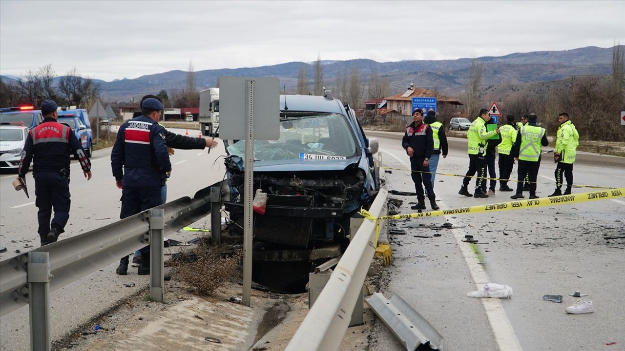 Çorum'da Zincirleme Trafik Kazasında 2 Ölü, 5 Yaralı