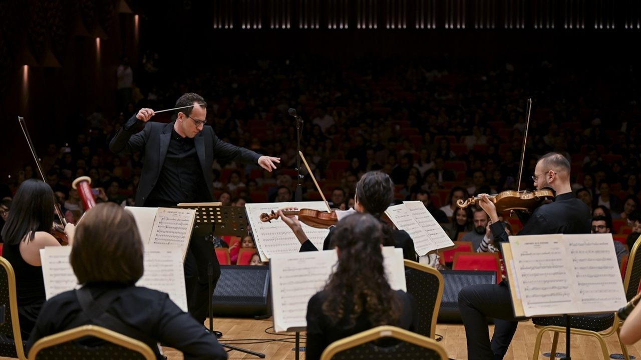 CSO'da Çocuklar için Müziğin Renkli Dünyası