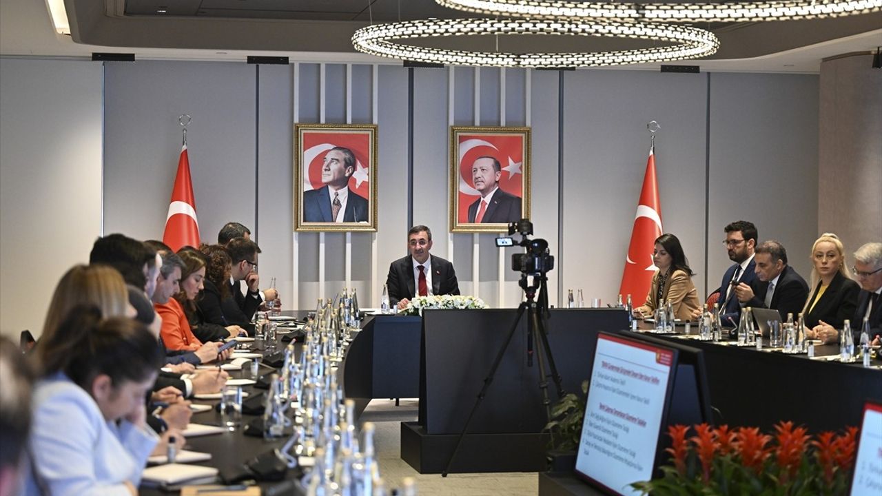 Cumhurbaşkanı Yardımcısı Yılmaz'dan Ekonomide Dezenflasyon Vurgusu: 2025 Perspektifi