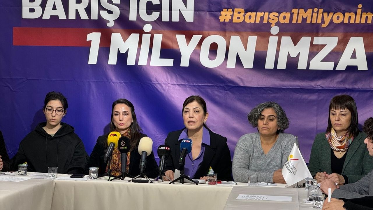 DEM Parti Eş Genel Başkanı Hatimoğulları, 'Barış için 1 milyon imza' kampanyasında konuştu