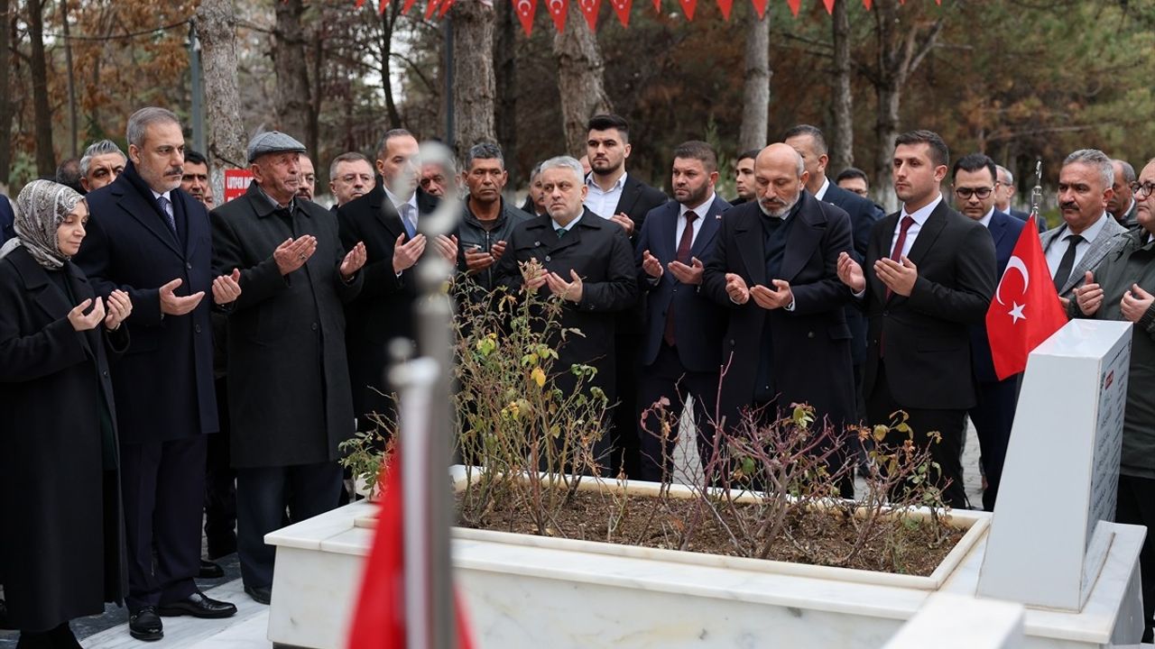 Dışişleri Bakanı Fidan, Niğde'de Şehit Ömer Halisdemir'in Ailesini Ziyaret Etti