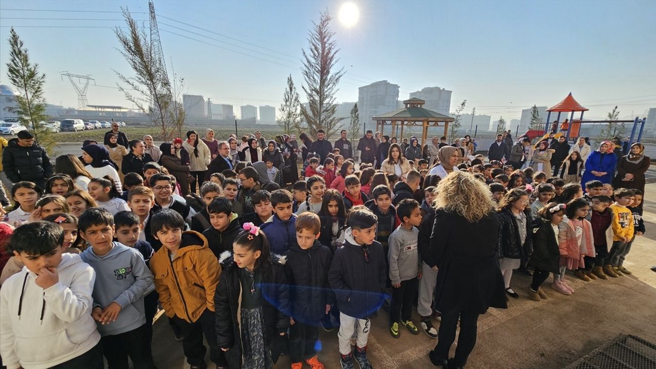 Diyarbakır ve Çevresinde Öğrenciler Karnelerini Aldı, Yarıyıl Tatili Başladı