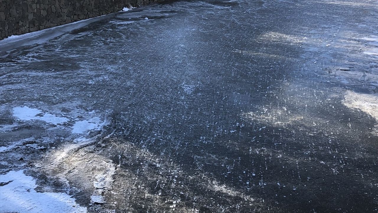 Doğu Anadolu'da Kar Yağışı ve Soğuk Hava Etkisini Sürdürüyor