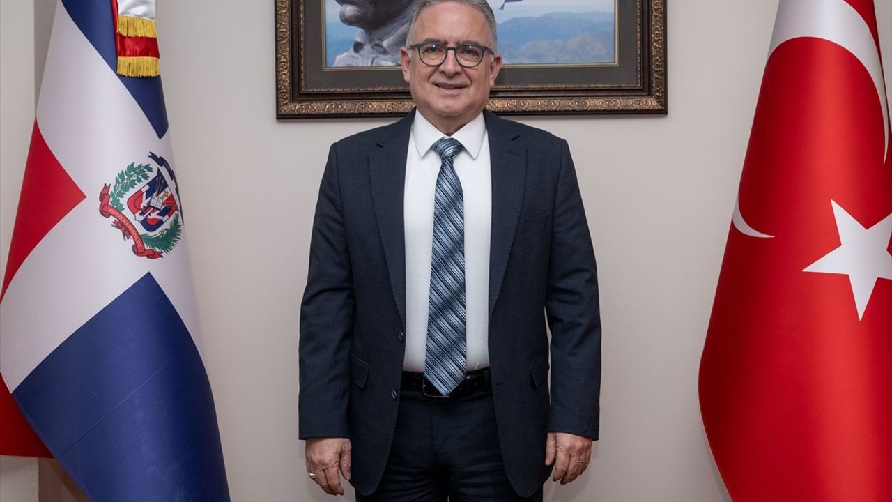 Dominik Cumhuriyeti Büyükelçisi Lora, 'Yılın Kareleri' Oylamasında