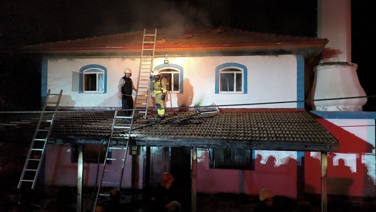 Düzce'de Yangın Felaketi: Cami Kullanılamaz Hale Geldi