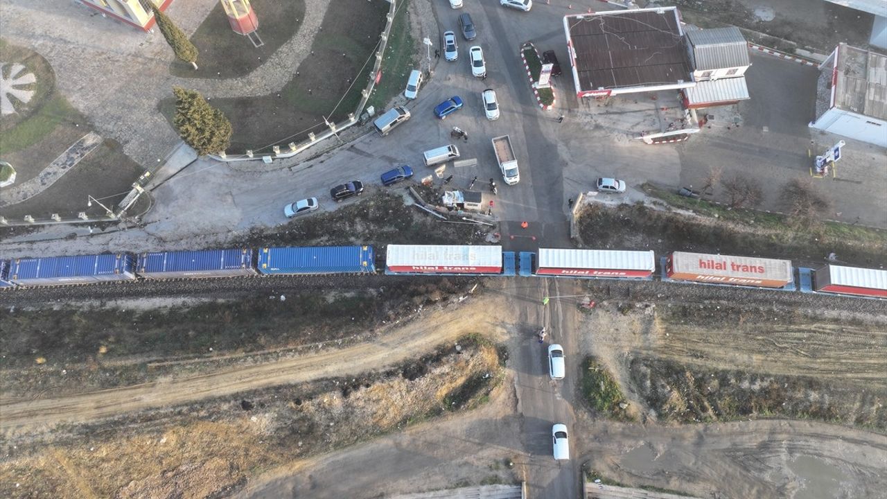 Edirne'de Tren Arızası: Karağaç'a Ulaşım Kesildi