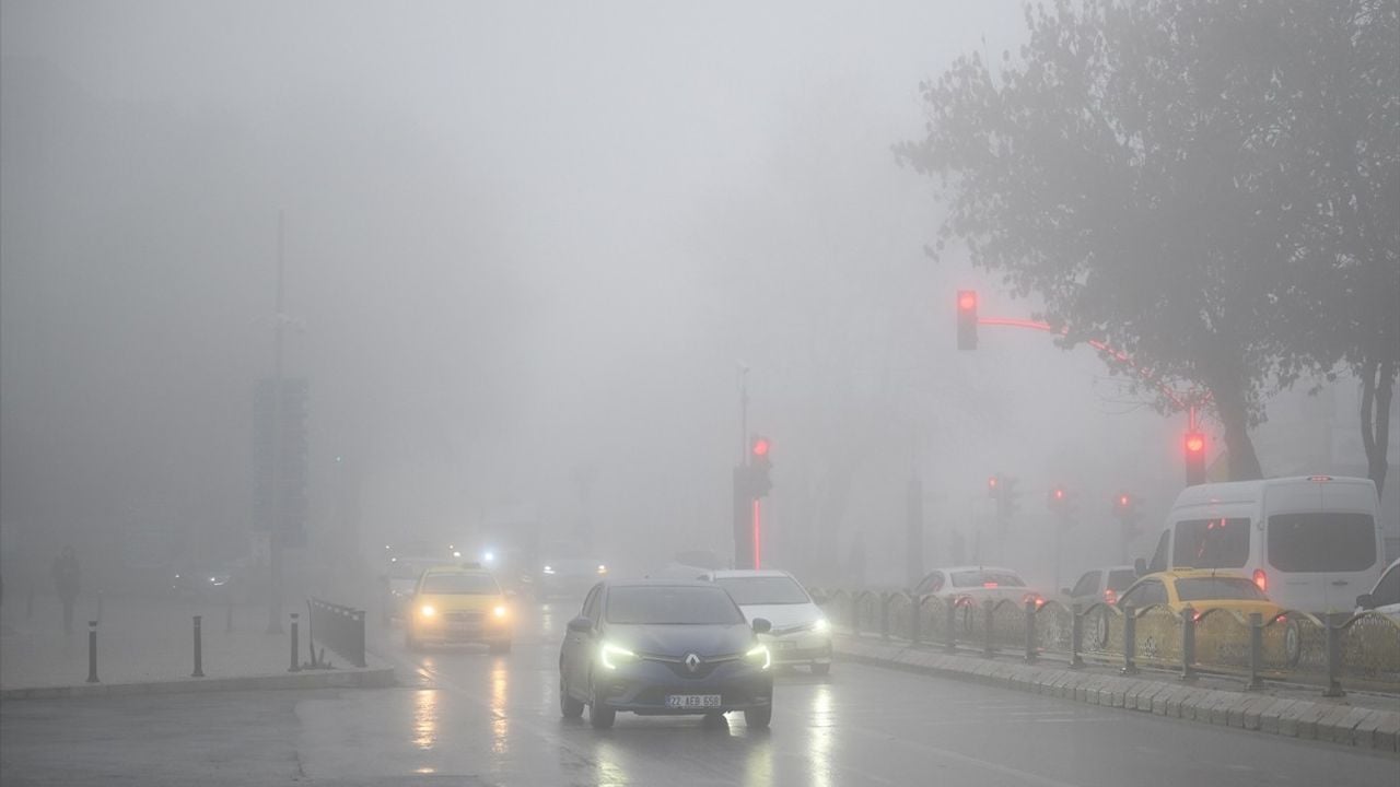 Edirne'de Yoğun Sis Hayatı Olumsuz Etkiledi