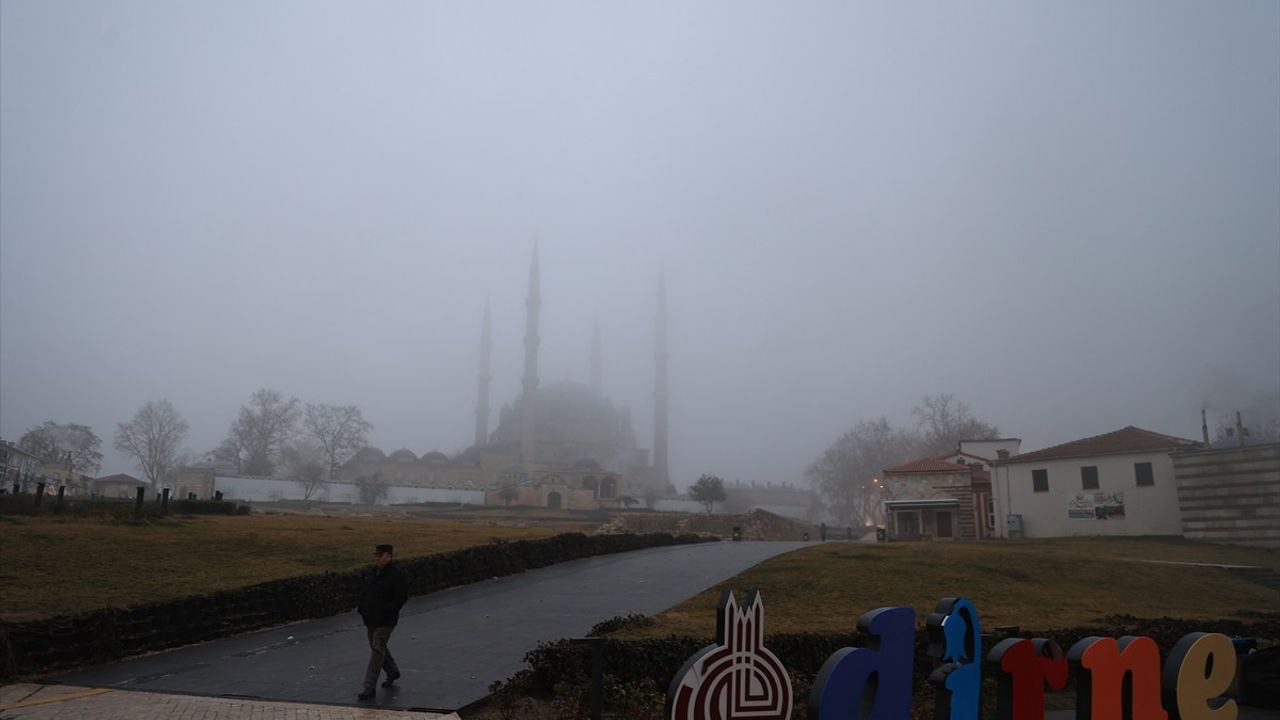 Edirne ve Tekirdağ'da Sis Etkisi: Görüş Mesafesi 50 Metreye Düştü