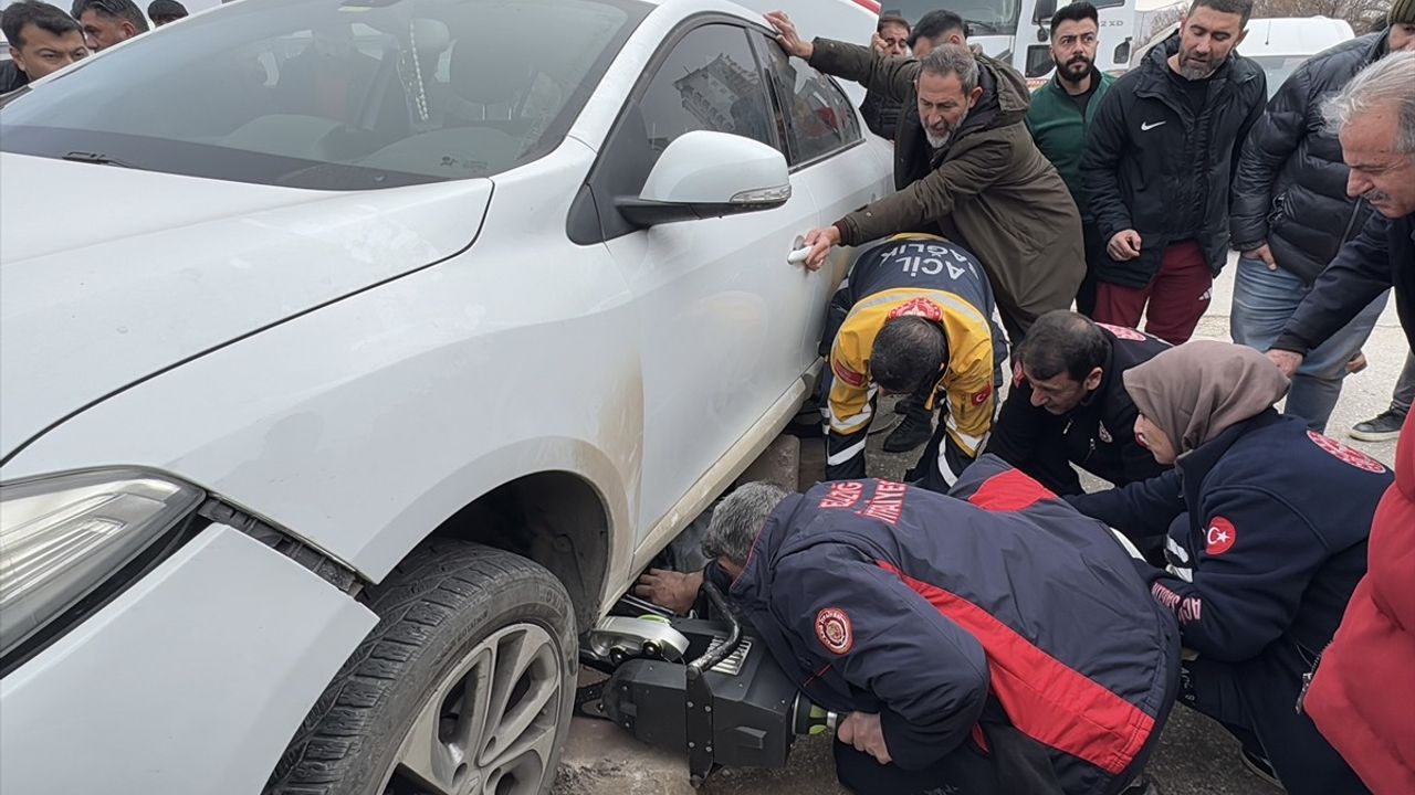 Elazığ'da Motosiklet Kazası: Kurye Ağır Yaralı