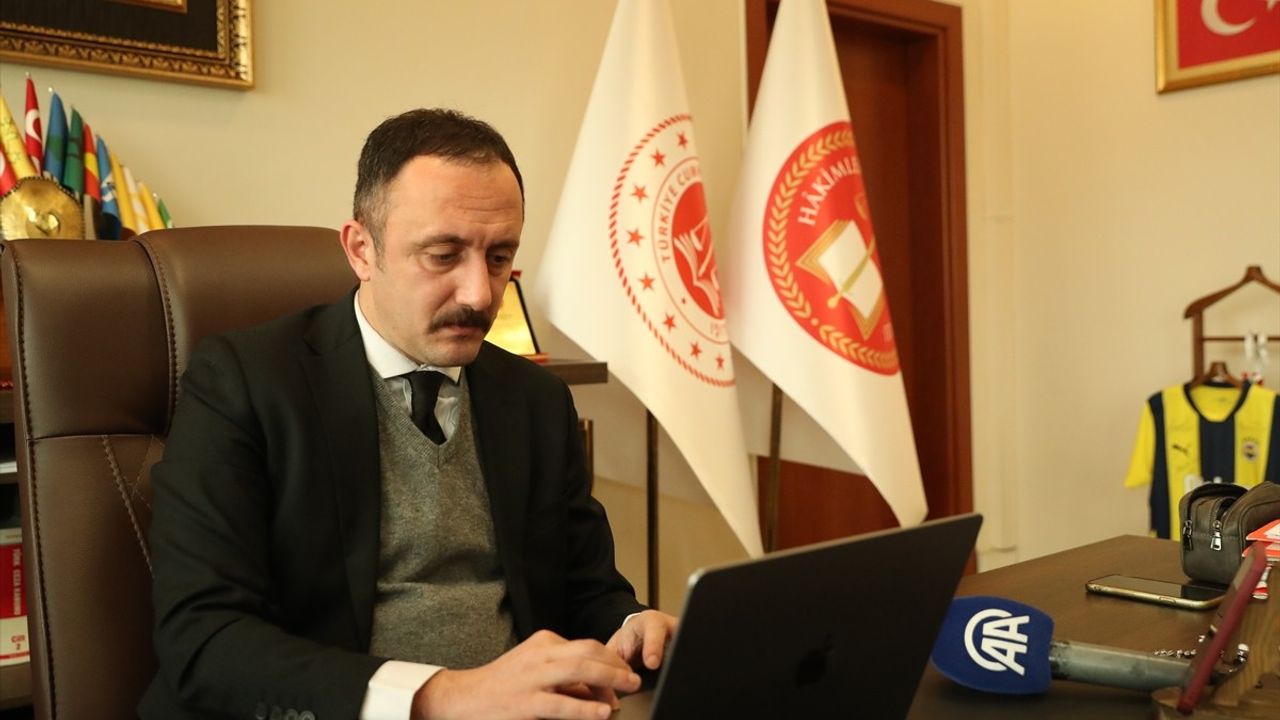 Erzincan Cumhuriyet Başsavcısı Ali Öztürk, AA'nın 'Yılın Kareleri' Oylamasına Katıldı