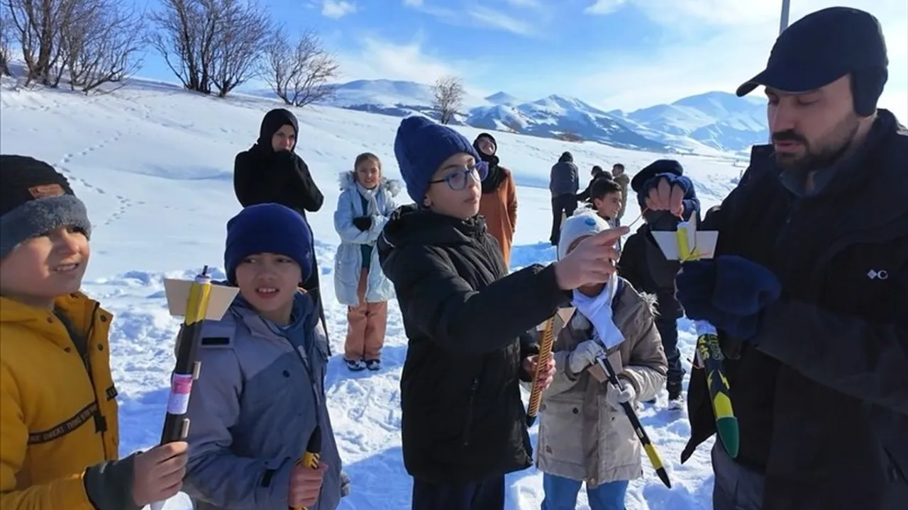 Erzurum'da Aileler Tarihi Aziziye Tabyası'nda Kış Eğlencesi Yaşadı