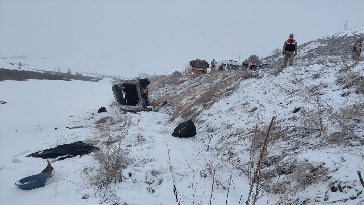 Erzurum'da Korkunç Kaza: 2 Ölü, 3 Yaralı