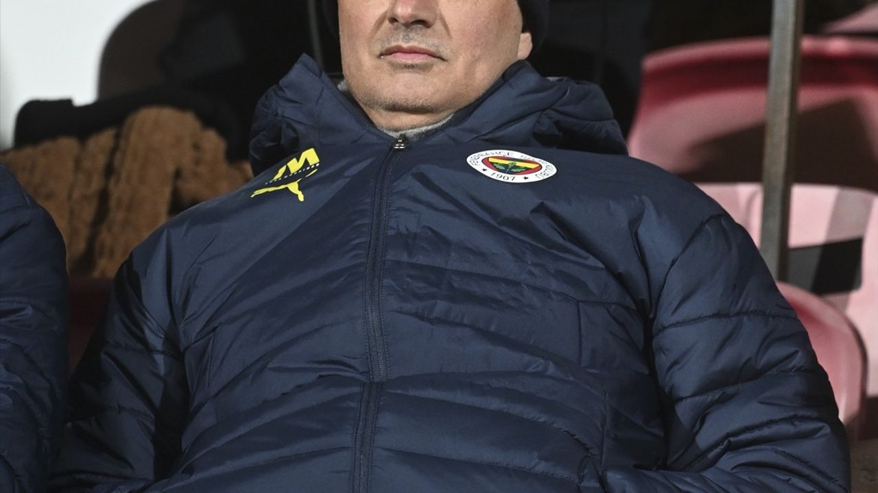 Fenerbahçe, Midtjylland ile Zorlu Maçta Değişikliklerle Saha Çıkıyor