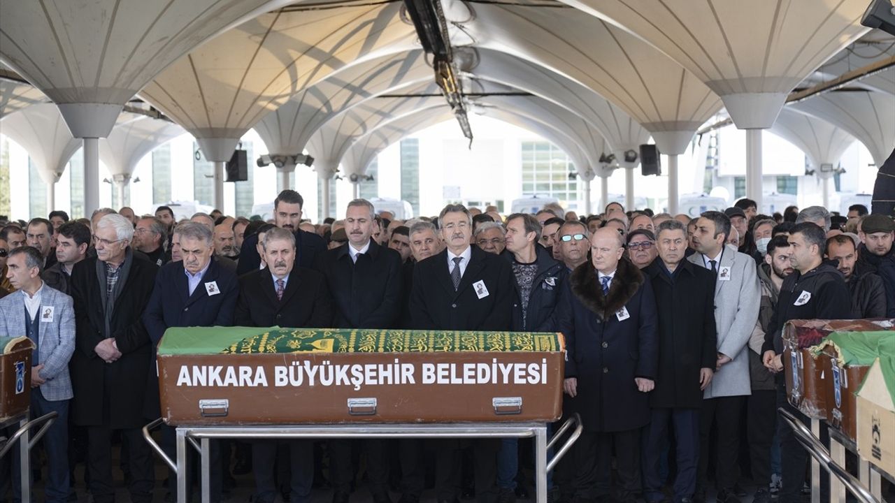 Feriha Tüzmen, Eski Devlet Bakanı Kürşad Tüzmen'in Annesi, Son Yolculuğuna Uğurlandı