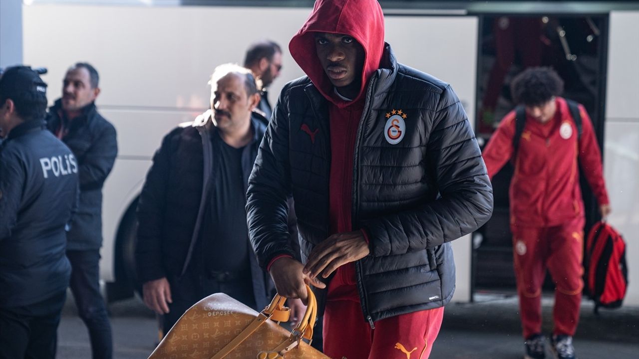 Galatasaray, Ajax Maçı İçin Amsterdam'a Uçtu