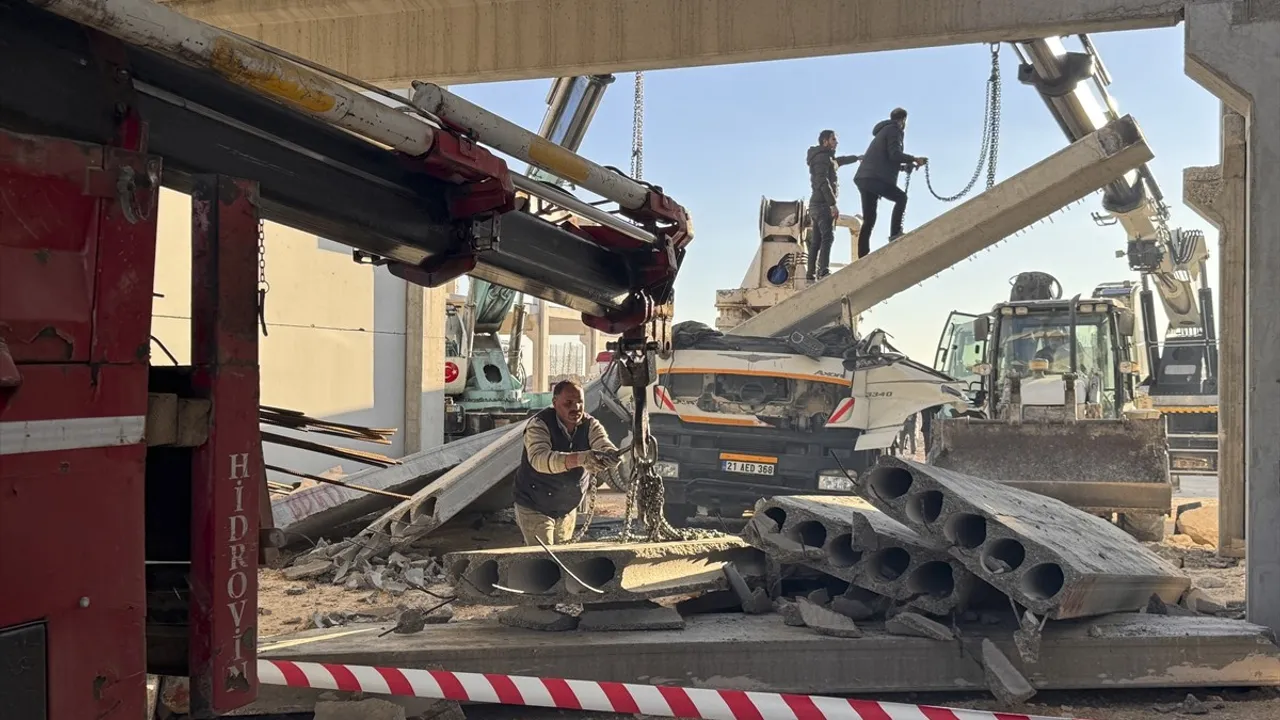 Gaziantep'te Beton Pompası Sürücüsü Hayatını Kaybetti