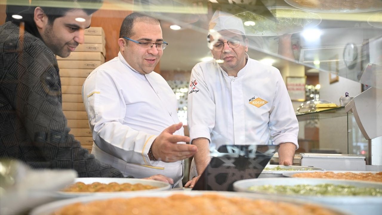 Gaziantepli Baklavacılar Anadolu Ajansı'nın 'Yılın Kareleri' Oylamasına Katıldı