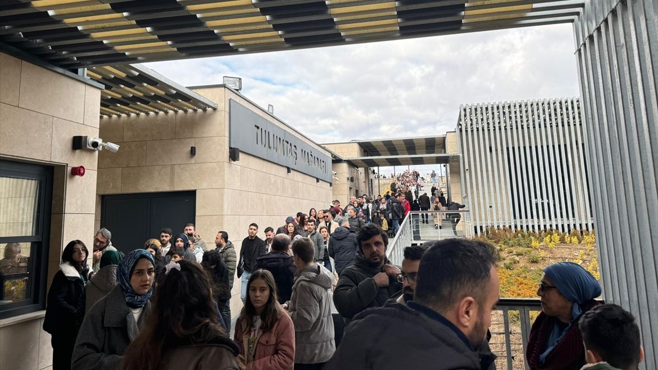 Gölbaşı'ndaki Tulumtaş Mağarası'nda Hafta Sonu Ziyaretçi Yoğunluğu