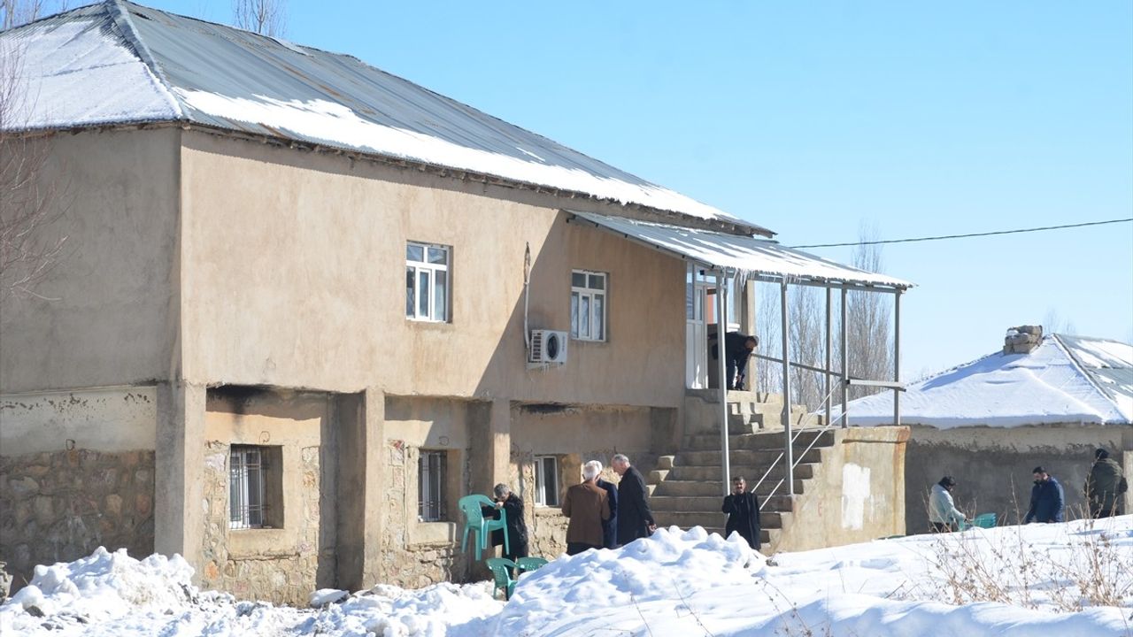 Hakkari'de 12 Yaşındaki Kız Çocuğu Sahipsiz Köpeklerin Saldırısında Hayatını Kaybetti