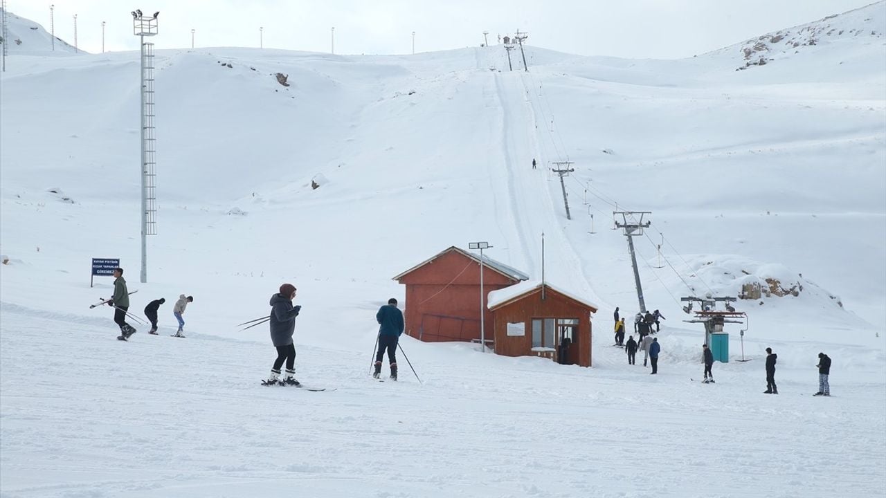 Hakkari'nin Mergabütan Kayak Merkezi'nde Hafta Sonu Keyfi