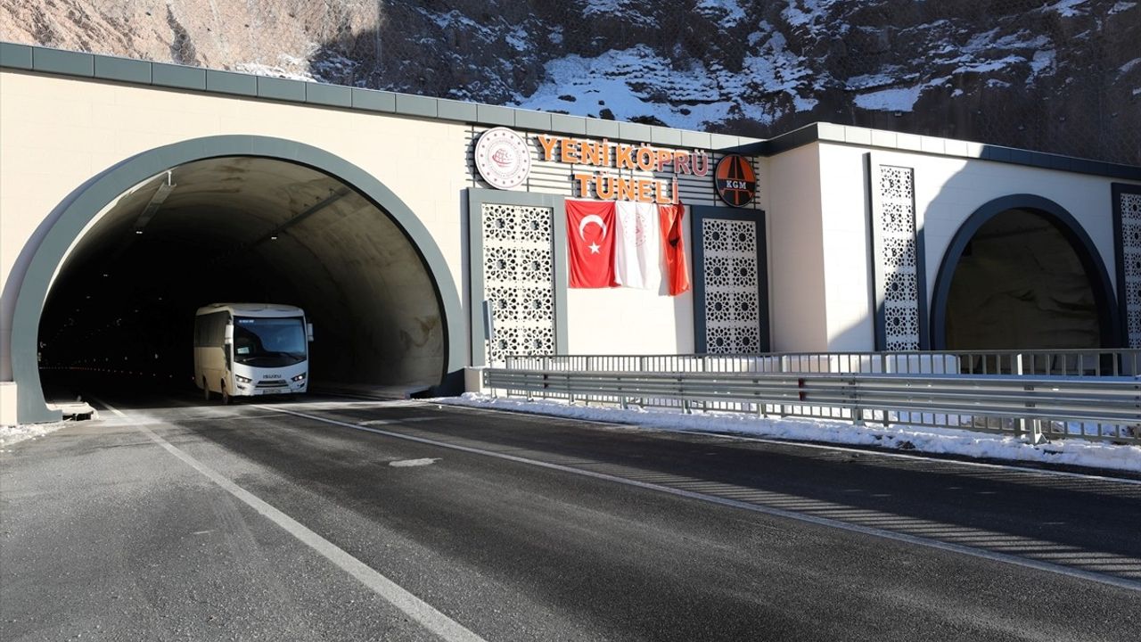 Hakkari-Yüksekova Yeniköprü Tüneli Trafiğe Açıldı