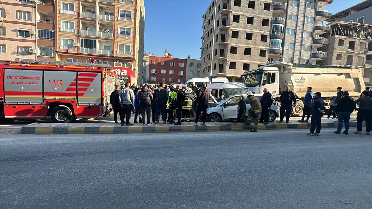 Hatay'da Fren Arızası Feci Kazaya Neden Oldu: 3 Yaralı