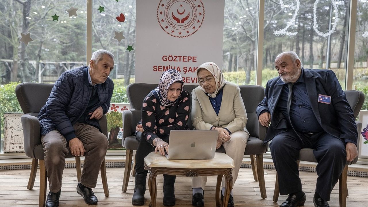 Huzurevi Sakinleri 'Yılın Kareleri' Oylamasında Oy Verdi