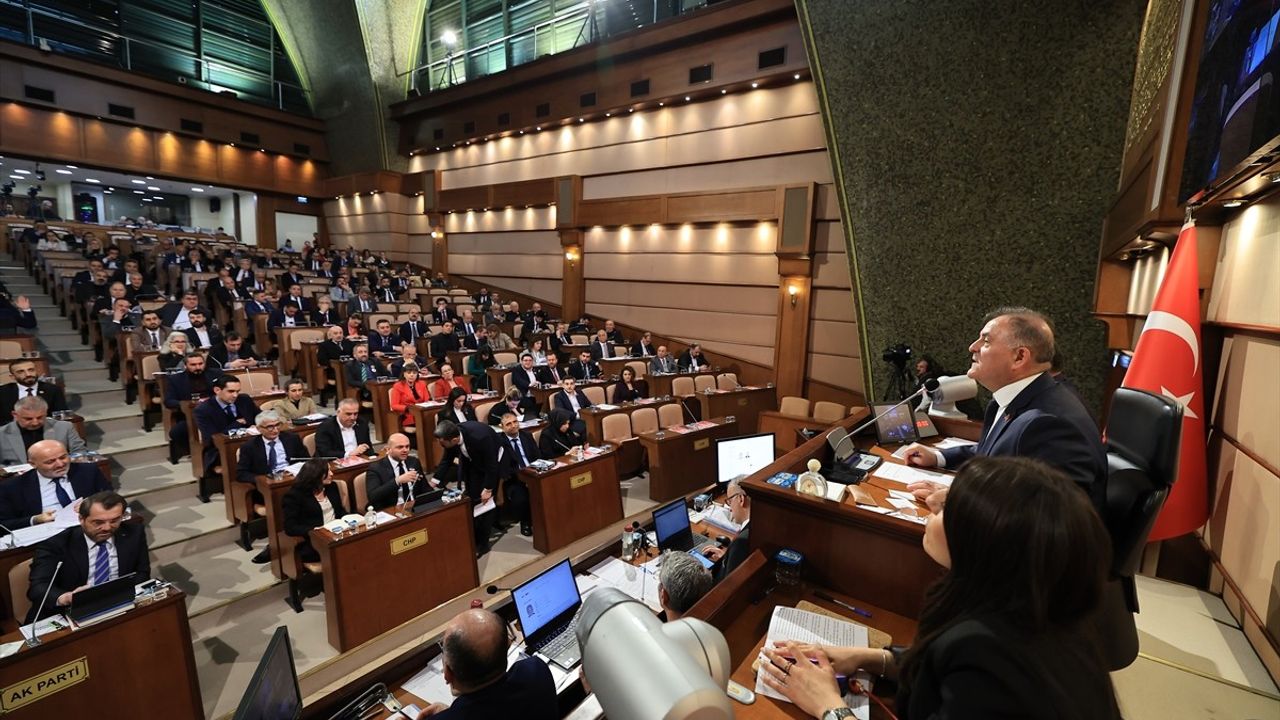 İBB Meclisinde Turhan Selçuk'un Kültür Evi Adı Tartışma Yarattı