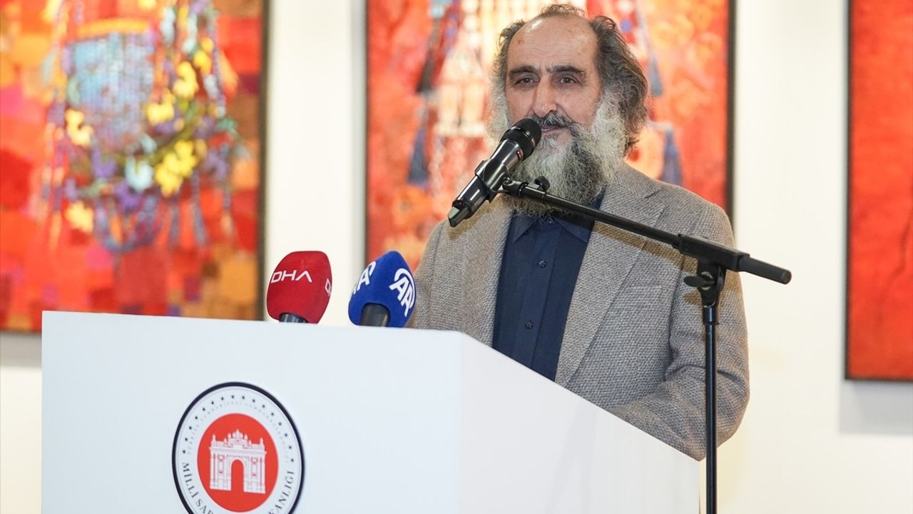 İlhami Atalay'ın 'Tak Takıştır Yap Yakıştır' Sergisi Dolmabahçe Sarayı'nda Açıldı