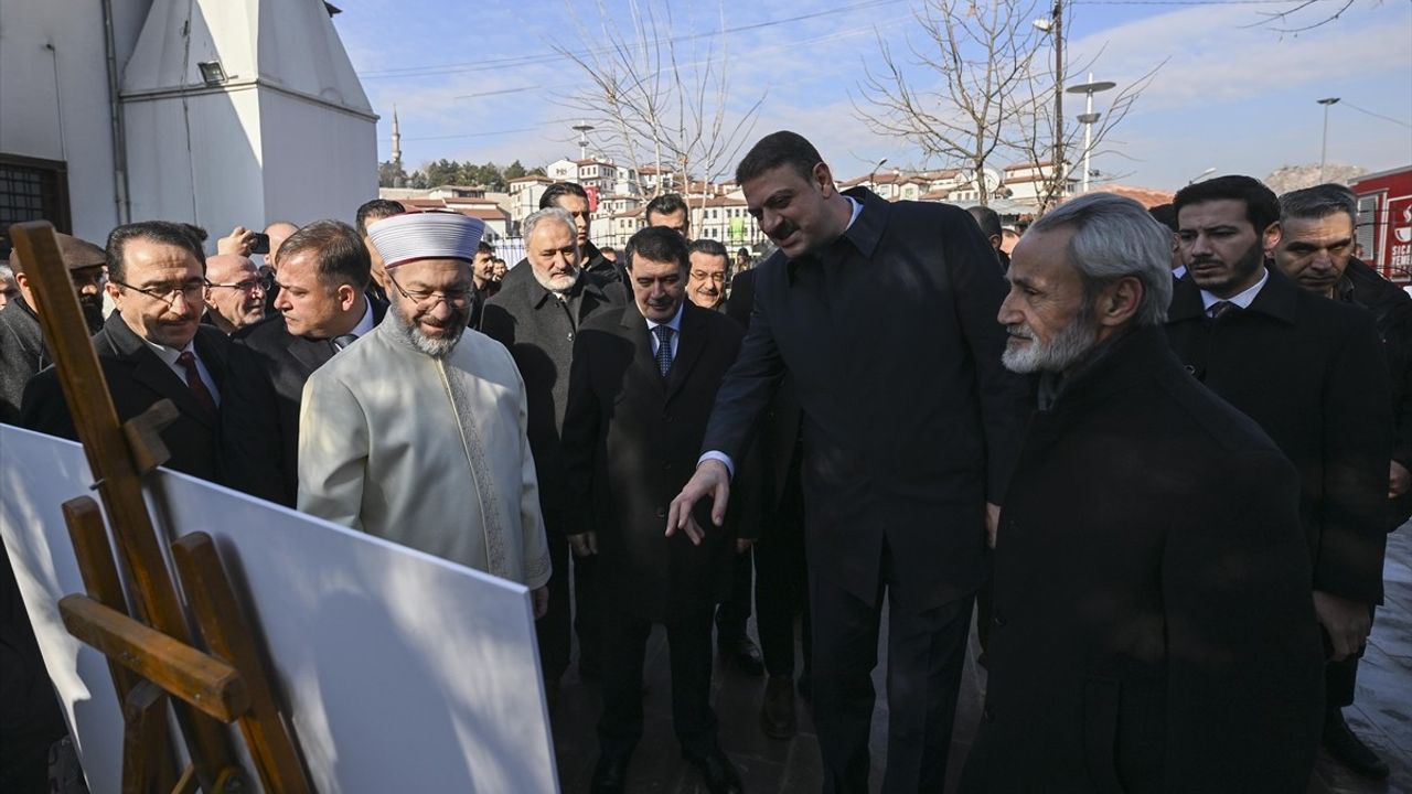 İsfahani Mescidi Yeniden İbadete Açıldı