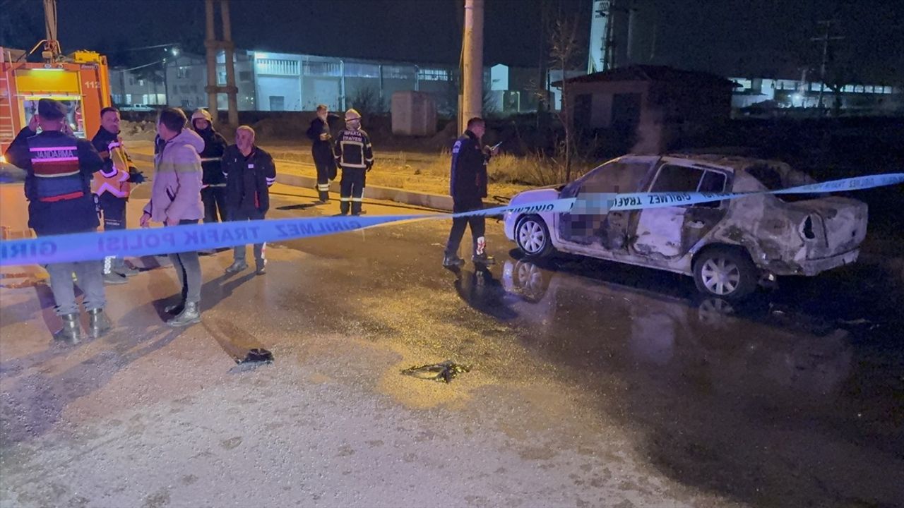 Isparta'da Yanan Otomobilde Sürücü Hayatını Kaybetti