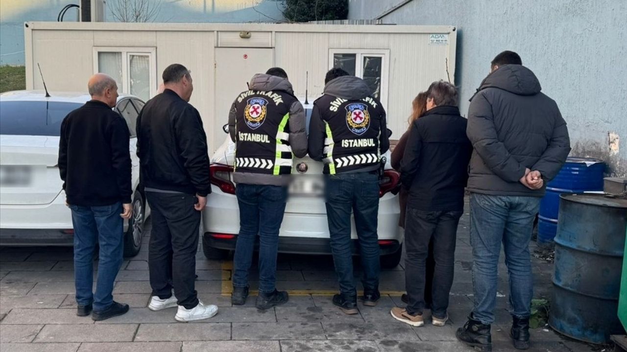 İstanbul'da Ambulans Geçişini Engelleyen Sürücülere 45 Bin Lira Ceza