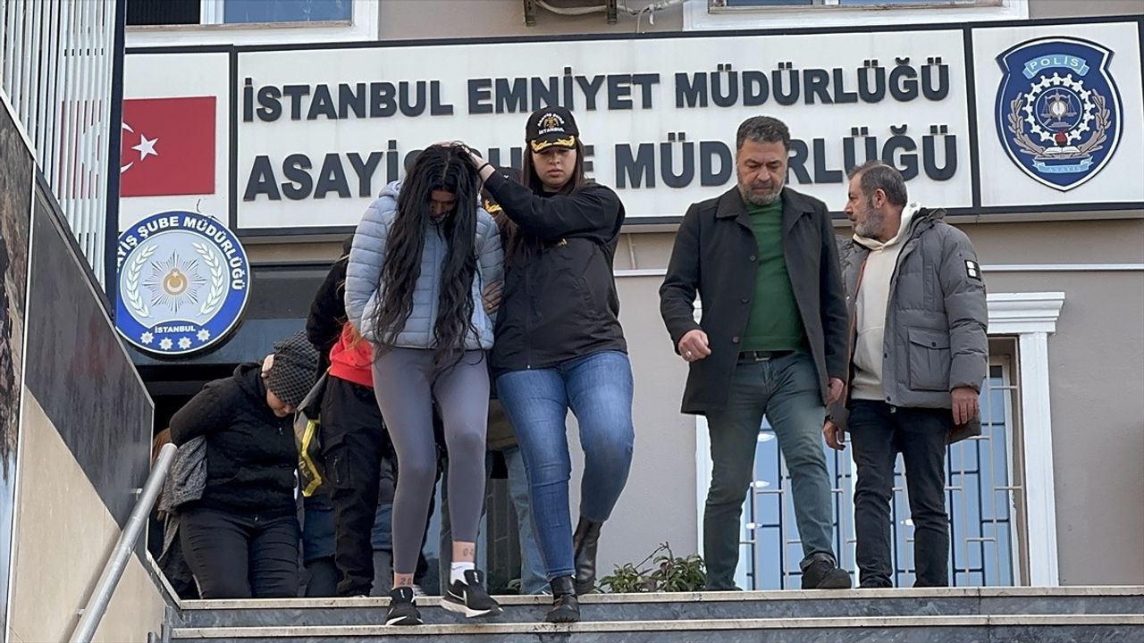 İstanbul'da Dolandırıcı Operasyonu: 21 Kişi Yakalandı