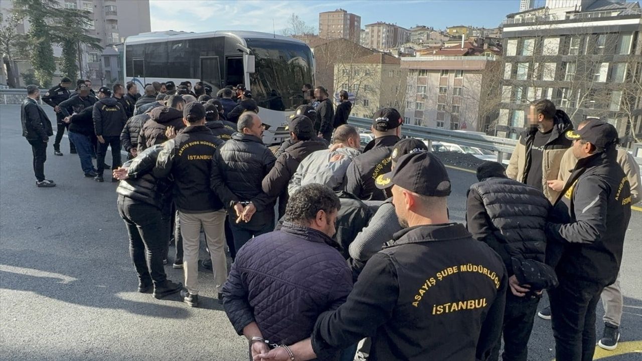 İstanbul'da Taksicilere Yönelik Dolandırıcılık Operasyonu: 26 Zanlı Adliyeye Sevk Edildi