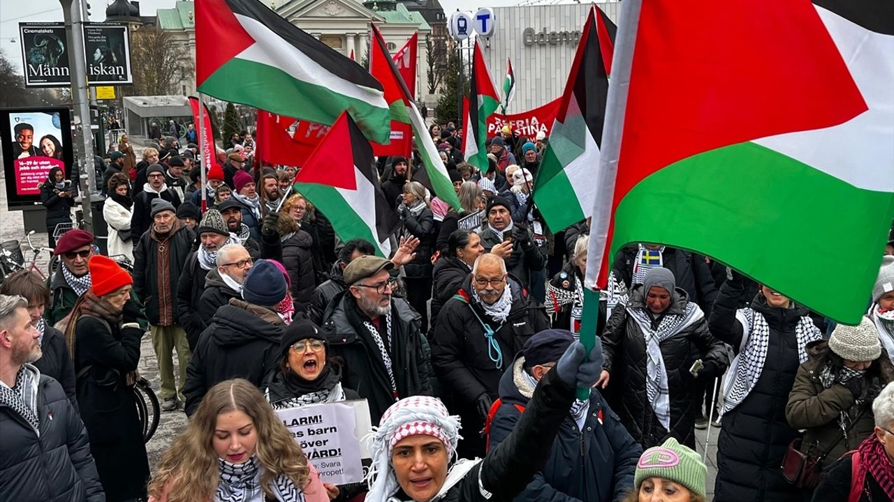 İsveç'te Filistin'e Destek Gösterisi: Soykırım Suçlamasıyla İsrailli Yetkililerin Yargılanması İsteniyor