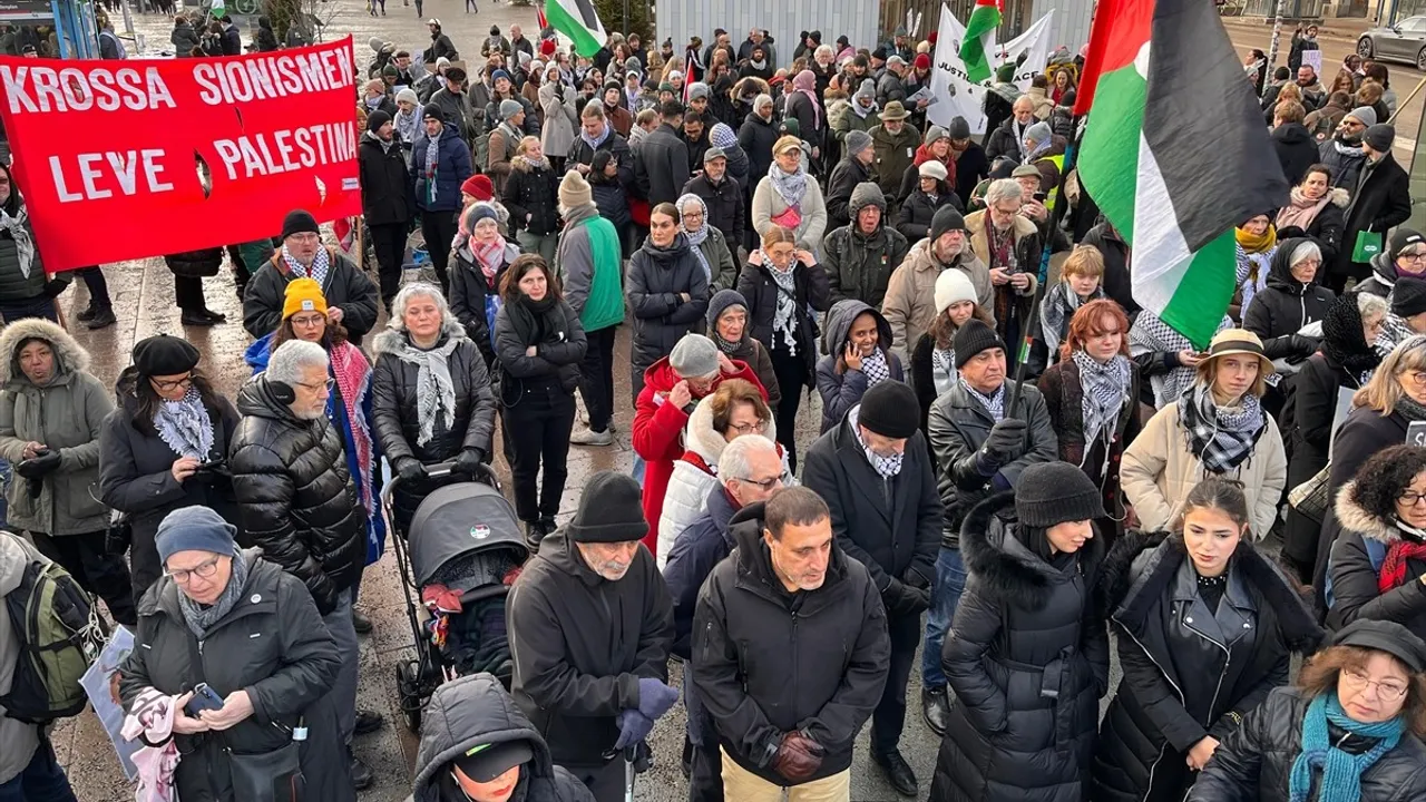 İsveç'te Gazze'deki Soykırıma Karşı Protesto: Yüzlerce Kişi Yürüdü