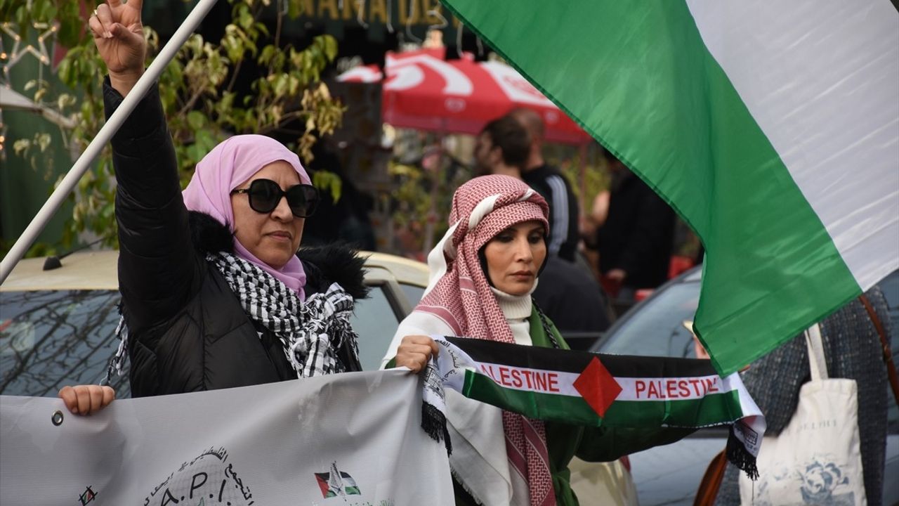 İtalya'da Filistin'e Destek Gösterileri: Binlerce Kişi Sokağa Döküldü